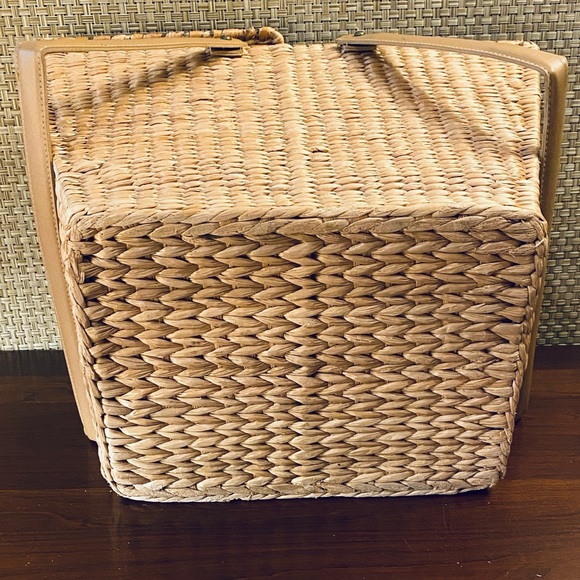 SOLD🌟2xHP🌟VTG 60s Woven Raffia Covered Picnic Basket - Picture 10 of 11